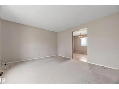 11607 139 AV NW photo 8