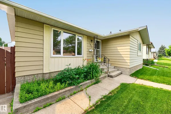 11607 139 AV NW photo 2