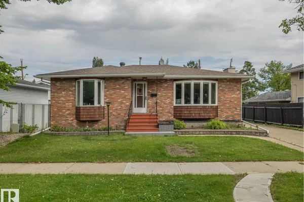 16706 80 AV NW photo 2