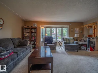 16706 80 AV NW photo 4