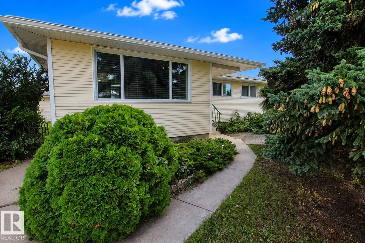 882 KNOTTWOOD RD S NW exterior