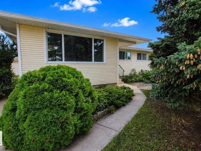 882 KNOTTWOOD RD S NW, Edmonton
