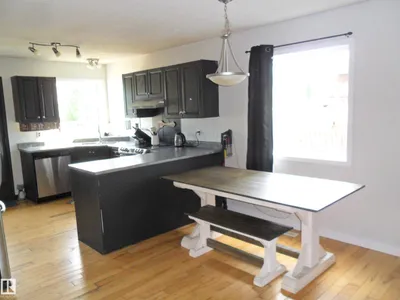 28 Bridgeview CR NW photo 10