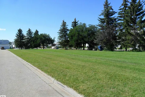 28 Bridgeview CR NW photo 2