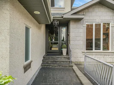 967 Lamb Crescent NW photo 5