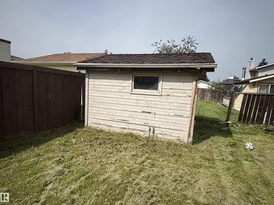 9223 172 AV NW photo 37
