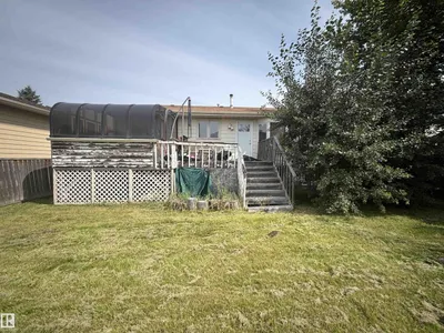 9223 172 AV NW photo 38