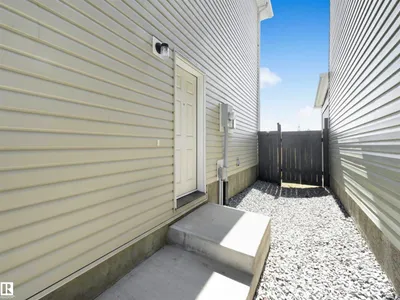 2435 12 AV NW photo 19