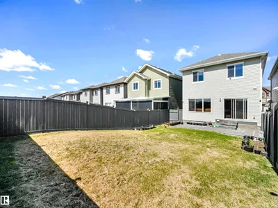 2435 12 AV NW photo 22