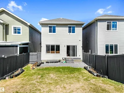 2435 12 AV NW photo 23