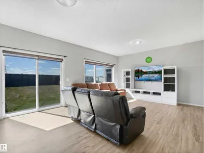 2435 12 AV NW photo 38