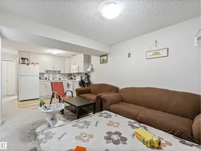 2435 12 AV NW photo 70