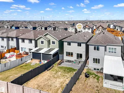 2435 12 AV NW photo 9
