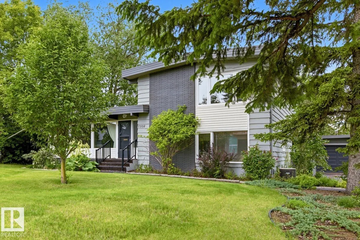 7508 139 ST NW exterior