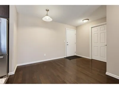 #208 2204 44 AV NW photo 10