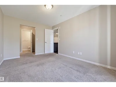 #208 2204 44 AV NW photo 17