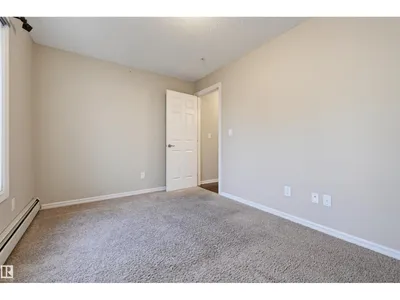 #208 2204 44 AV NW photo 21