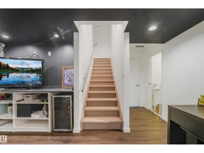 22123 95 AV NW photo 52