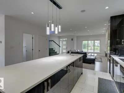 11045 85 AV NW photo 20
