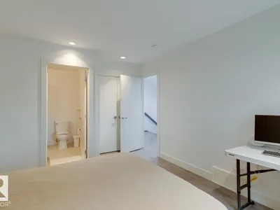 11045 85 AV NW photo 39
