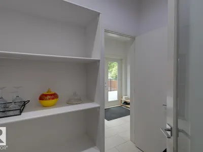 11045 85 AV NW photo 21
