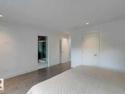 11045 85 AV NW photo 31