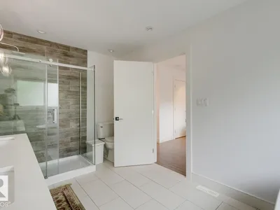 11045 85 AV NW photo 33