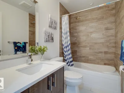 11045 85 AV NW photo 35