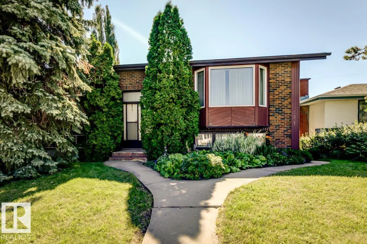 5811 92 AV NW exterior