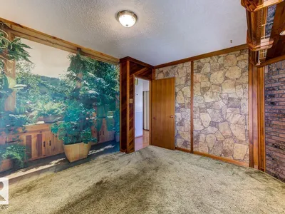 5811 92 AV NW photo 17