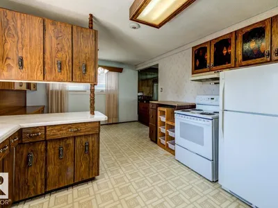 5811 92 AV NW photo 8