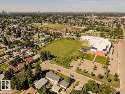 5811 92 AV NW photo 45