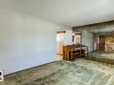 5811 92 AV NW photo 5