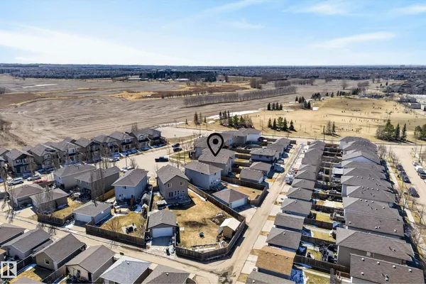 1148 35 AV NW photo 2