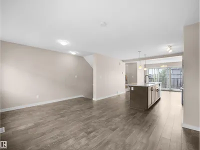 3346 15A AV NW photo 14
