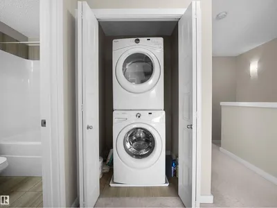 3346 15A AV NW photo 35