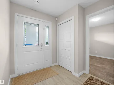 3346 15A AV NW photo 9