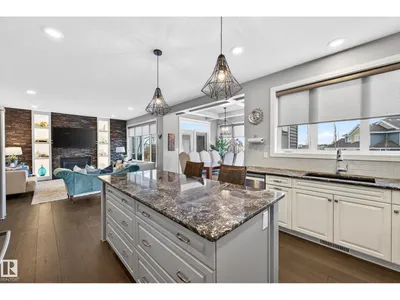 9036 24 AV SW photo 15