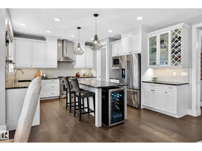 9036 24 AV SW photo 10