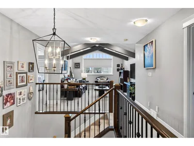 9036 24 AV SW photo 28