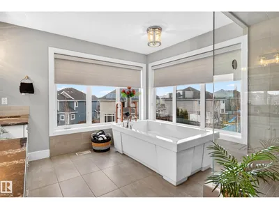 9036 24 AV SW photo 36