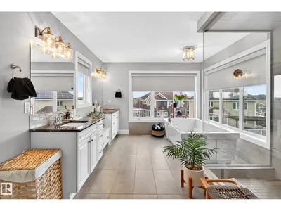 9036 24 AV SW photo 35