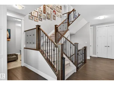 9036 24 AV SW photo 26