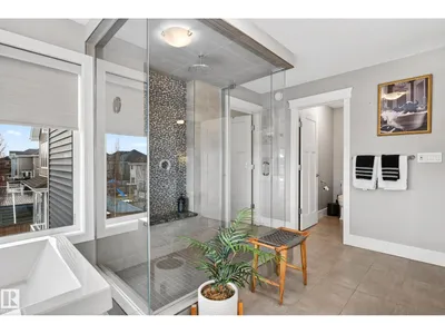 9036 24 AV SW photo 38