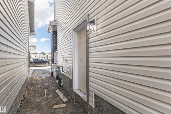20841 15a AV NW photo 2