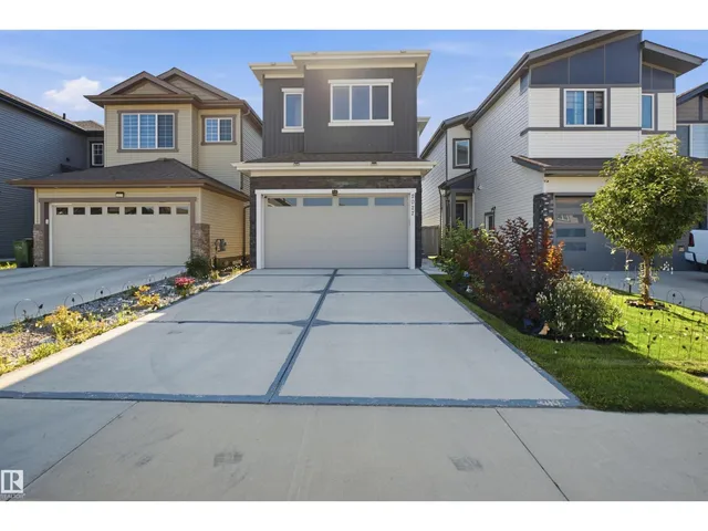 2027 13 AV NW, Edmonton