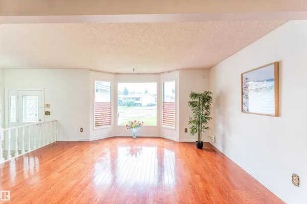 16524 116 ST NW photo 3