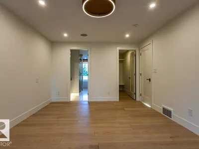 12306 39 AV NW photo 38