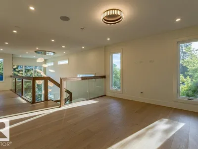 12306 39 AV NW photo 41