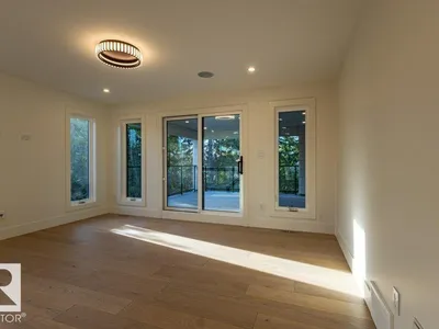 12306 39 AV NW photo 42